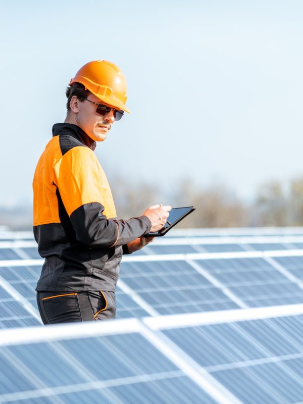 engineer-servicing-solar-panel-on-electric-plant.jpg engineer-servicing-solar-panel-on-electric-plant.jpg